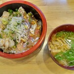 Kurumazushi - ランチ　本日の２色丼（あじ、帆立）　1,300円