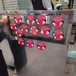 天神橋 中村屋 - 受付カウンターには、関西ローカル番組ごぶごぶのステッカーだらけ。