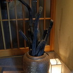 Toriyoshi - 炭のオブジェ（風除室）