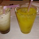 Cinnamon’s Restaurant 横浜山下公園店 - ハニーミルクラテとマンゴージュース