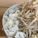 ラーメン 登良治郎 - 辛めの玉ねぎが凄く合う