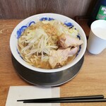 ジャンクガレッジ - ラーメン 790円、大盛り 100円