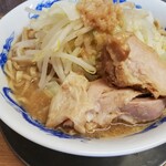 ジャンクガレッジ - ラーメン 790円、大盛り 100円