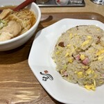 れんげ食堂 Toshu - 料理写真:Cセット（チャーハン・半ラーメン）814円