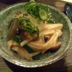 縁家 - 2014.2. 付き出しはモツとキノコ煮込み