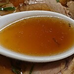 華龍飯荘 - 華龍飯荘 茅場町店 全部入り醤油ラーメンの懐かし醤油味スープ