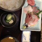 Shinyoko Shouten - お刺身定食1200円