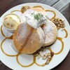 パンケーキ＋カフェラテ - キャラメルナッツパンケーキ