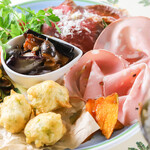 ピッツェリア タラッリ - 前菜の盛り合わせ 季節の食材をちょこっとずつ5~6種類（写真は3名様用）