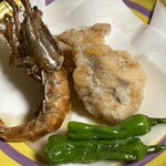 ゑびす屋 - 頭からかぶりつくパリパリエビとフグ唐