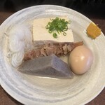 Okame - 白滝、お豆腐、玉子、こんにゃく、牛すじ。本日のラインナップ✩.*˚