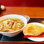 中華厨房 豊源 - 日替わりランチ パイコー麺と半チャーハン