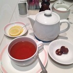Kafe Resutoran Kameria - 食後にお茶を飲みたくて珈琲ラウンジ カメリアで「ダージリンティー」です。