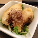 居酒屋　きゃぷてんじゃっく - この日のお通しは、鯛の揚げモンのをポン酢で！