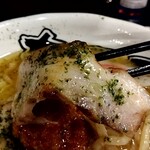 有頂天 EVOLUTION - チャーシューリフト⤴️　脂身甘くて柔らかさ美味♥