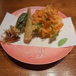 日本料理 丸しま -  油物　　桜海老のかき揚げと山菜天ぷら盛り合わせ  