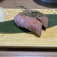 飛騨牛一頭家 馬喰一代 長良本家 - 飛騨牛にぎり