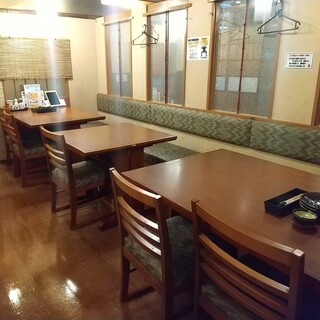 会社帰りの1杯や食事にも【テーブル席（～8名様）】