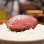 Shinjuku Yakiniku Gyuutan No Remon - ピンクの断面が純白のお米に映えます。