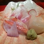 賛否両論 - 刺身（真鯛、金目鯛スモーク、ホタテ）