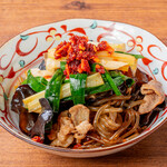 Stir-fried vermicelli and wood ear mushrooms with hot and sour sauce