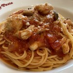 Jolly Pasta - ローストチキンとベーコントマトソース