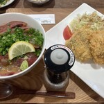 243969737 - 本日のおすすめ品、名前忘れた！漬け丼とブリカツ、