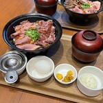 北海道キッチン YOSHIMI - 牛ステーキ&ローストビーフ丼
