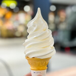 北海道うまいもの館 - 料理写真:北海道牧場ミルクソフト☆