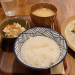Oto nagi - 味噌汁、ご飯、ポテサラ