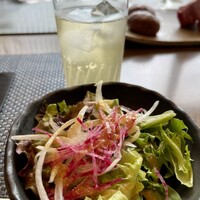 ニュー松坂 難波御堂筋店 - サラダと山崎ハイボール