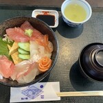 道の駅 キラメッセ室戸・食遊鯨の郷 - べっぴん海鮮丼（ごはん少なめ）