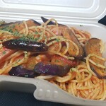 キッチン ブルー グローブ - 反対側から、茄子が多く見えます