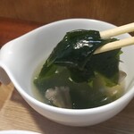 キッチン ブルー グローブ - わかめを取り出し