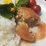 キッチン ブルー グローブ - 残り少ないハンバーグ