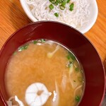 魚真 新宿店 - この味噌汁がめっちゃうまい！！旨みの大洪水。
