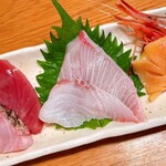 魚真 新宿店 - 東京でこんなにも美味しいお刺身を食べれるなんて夢のようだ。