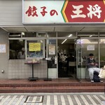 243975242 - いつも店前は人です！右側に沢山お待ちでした