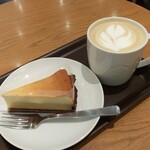 STARBUCKS COFFEE - ニューヨークチーズケーキとカフェラテ