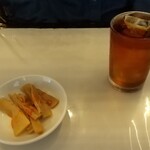黒潮拉麺 - 紹興酒 480円とサービスのメンマ✨
