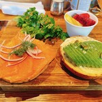 QUAYS pacific grill - 