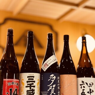 The local sake lineup is carefully selected by sake lovers.