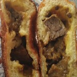 プルマンベーカリー - 料理写真:道産牛のビーフ＆チーズカレーパン・断面