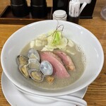 麺麓menroku - 鴨と浅蜊の白湯そば