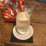 麹町いづみや しろ - カルビーかっぱえびせん ・栄光富士 愛山 純米大吟　無ろ過生原酒