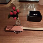 Tsubokawa - お箸おきに生花