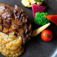 桜絹肩ロースのグリル～アップルジンジャーソース～