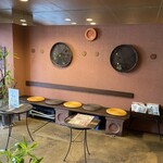 本気豚食 - 待合所の情景ヽ(´▽｀)/