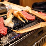 忠兵衛 - 牛肉とカニの網焼き
