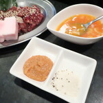 Nama Ramu Jingisukan Meigoru - ニンニク味噌・クミン塩・お通し卵（野菜と一緒に焼く）※ジンギスカンのタレもあります